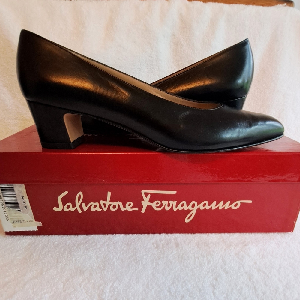 NIB Salvatore Ferragamo RIO Black Leather Heels Shoes 6.5 AA - ITALY